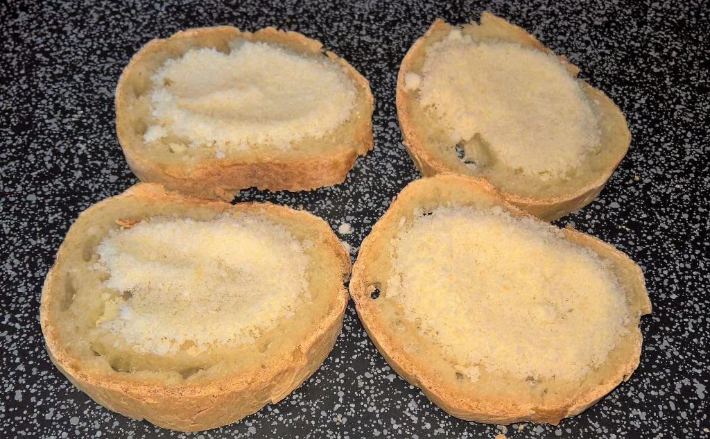 Pane tostato con parmigiano da accompagnare allo stufato di verdure di casa mia